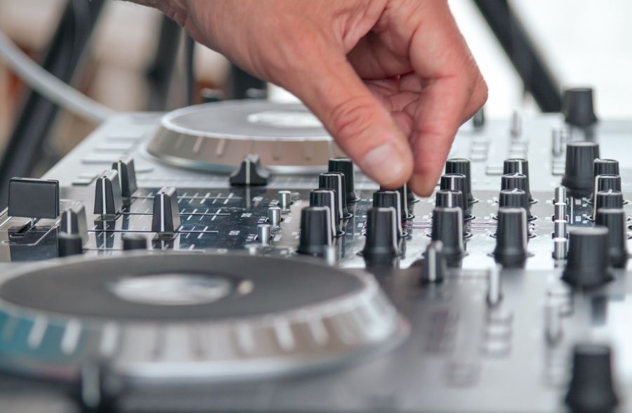 Average Wedding DJ cost in Metro Detroit